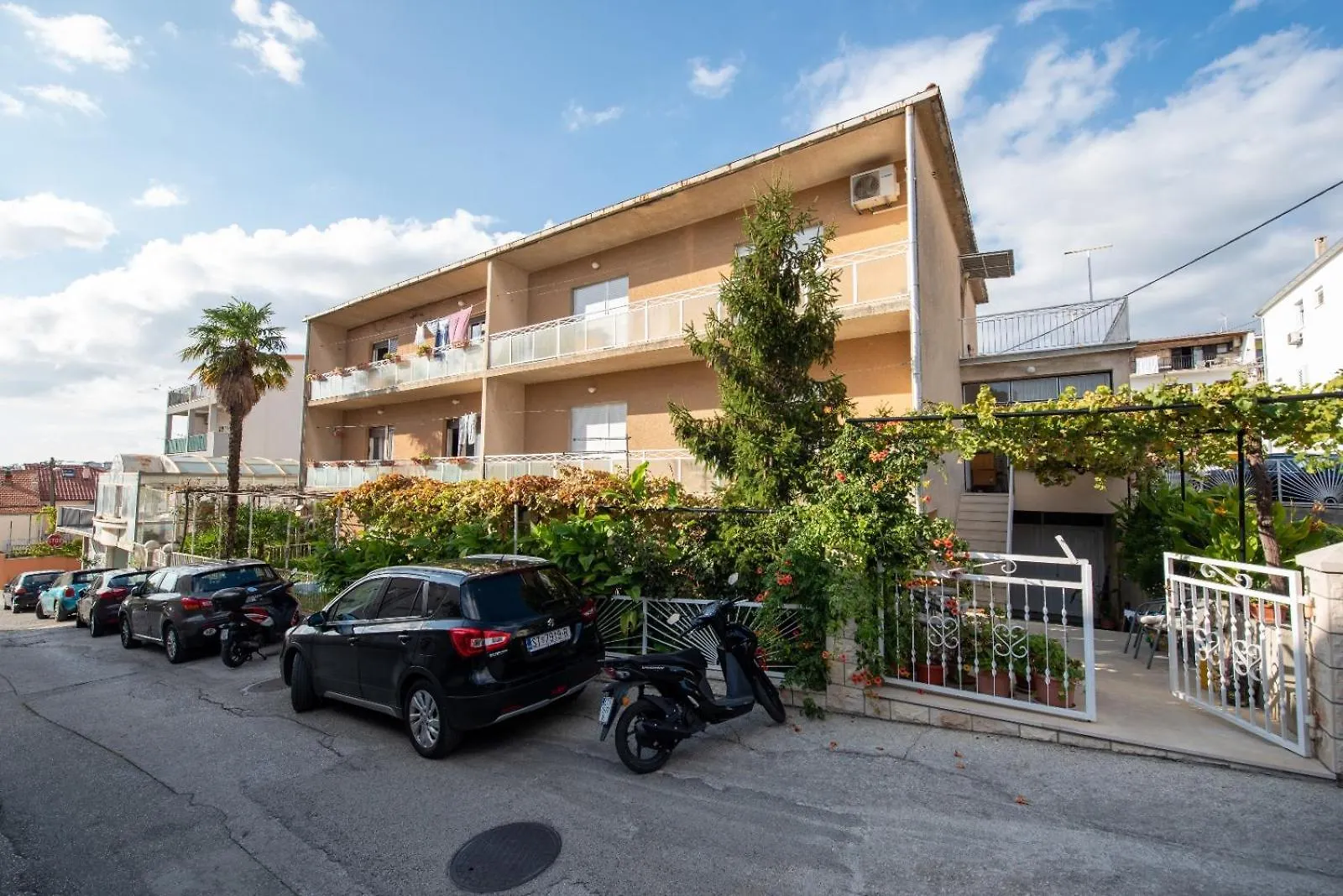 Apartments Mate Split