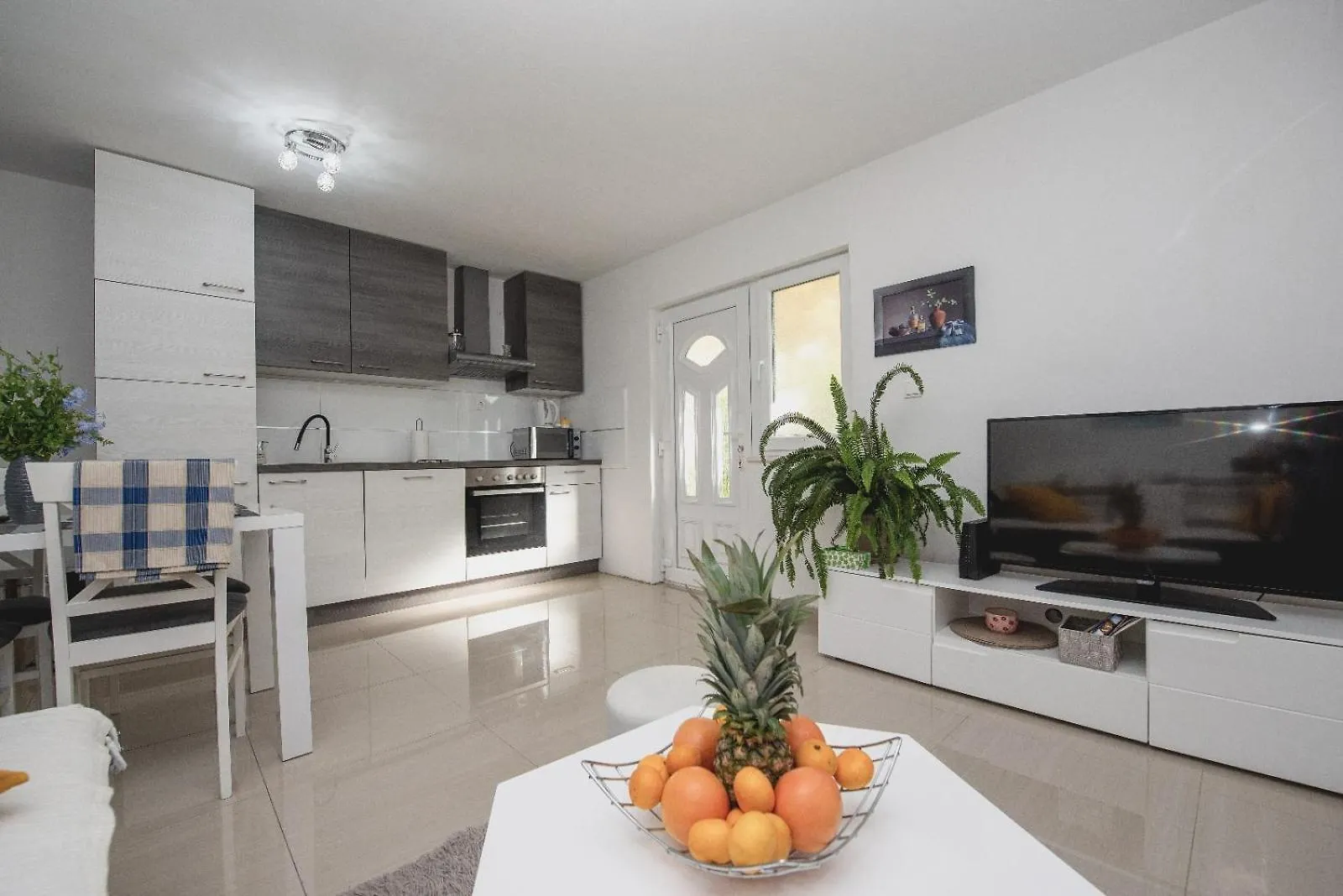 Apartments Mate Split