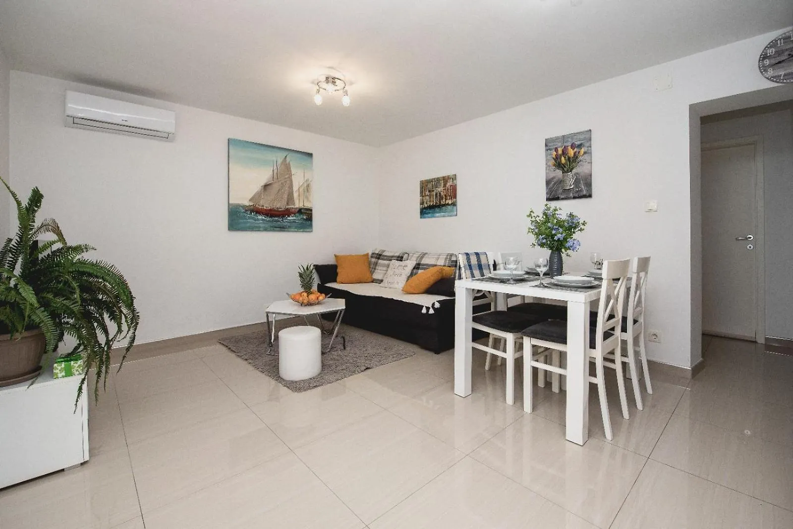 Apartments Mate Split